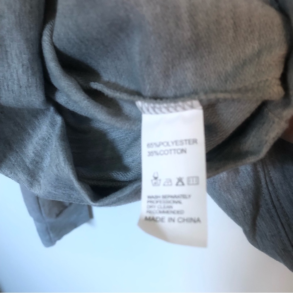 Yellowstone RIP Gray Sweatshiet - Picture 6 of 6